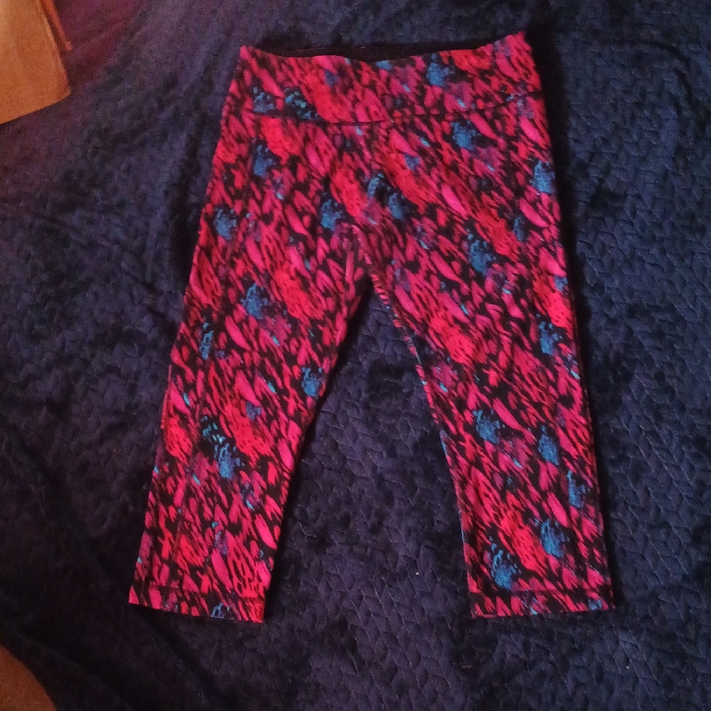 *Must Bundle For $3 Offer     Soma Sport Women's M Capris Workout Leggings